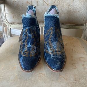 MYRA-Trail Runner Booties In Denim
Blue